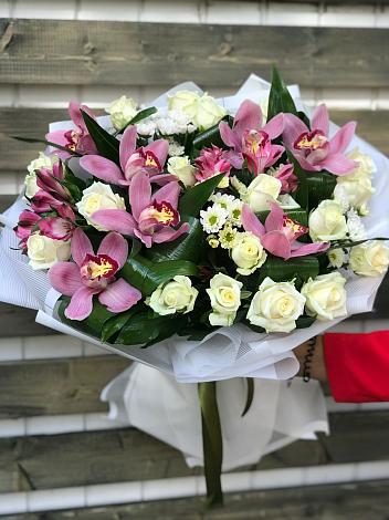 Букет цветов из: Розы и Хризантемы в Садовом Воронежской области