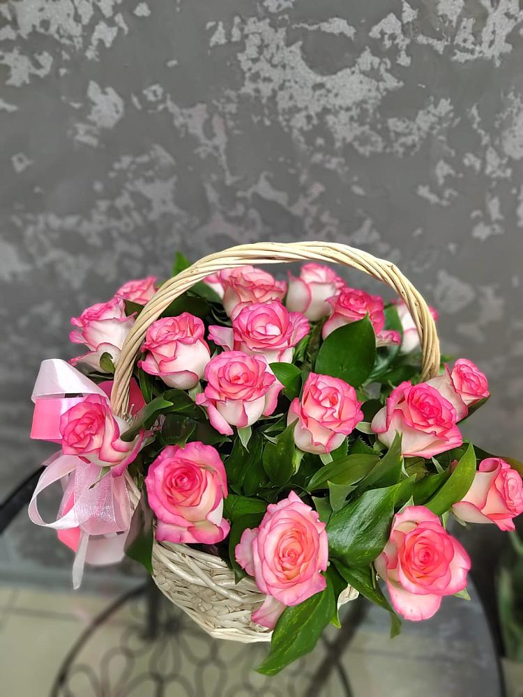Цветочная композиция из Розы в корзине в Садовом Воронежской области