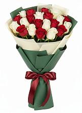 Букет Микс из красных и белых роз в Садовом Воронежской области