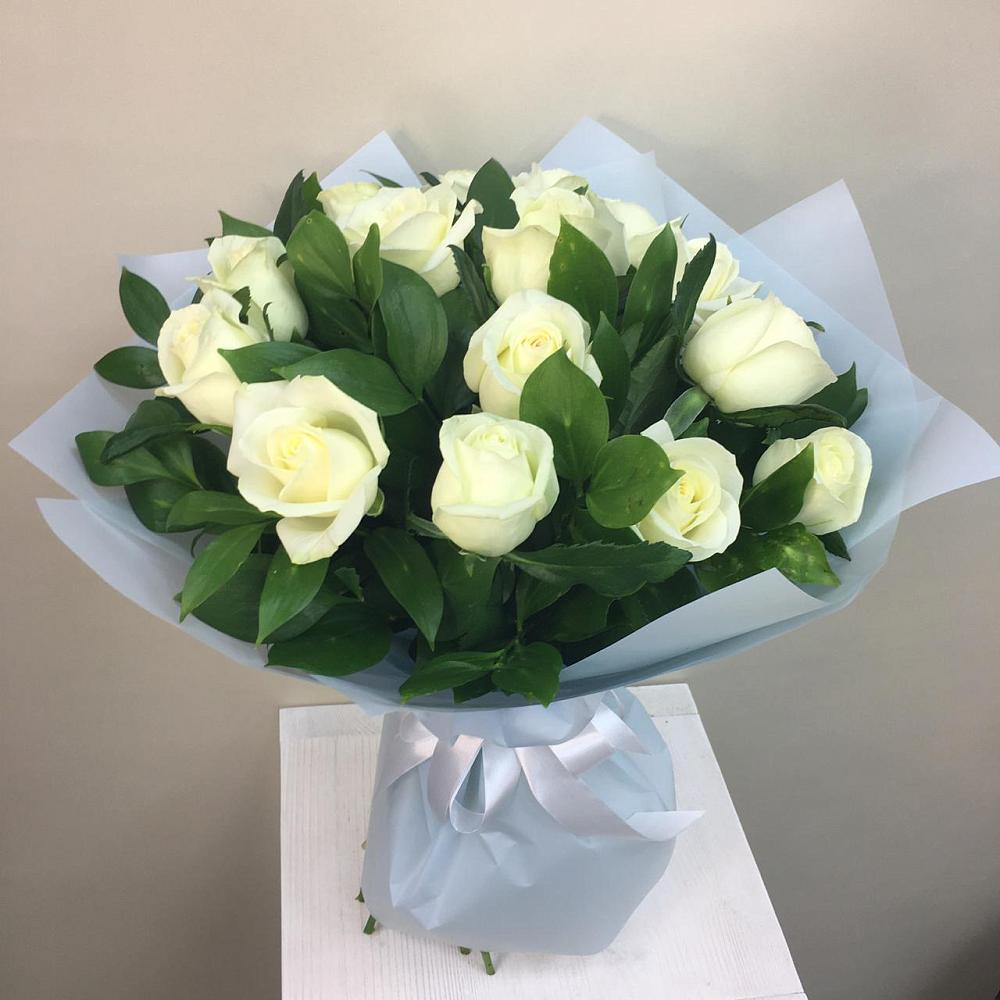 Букет 15 Белых роз Проуд в Садовом Воронежской области