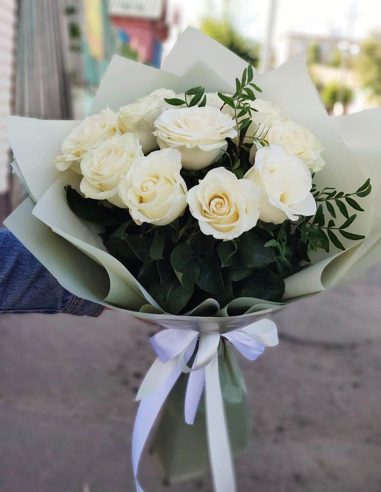 Букет Белые розы Проуд в Садовом Воронежской области