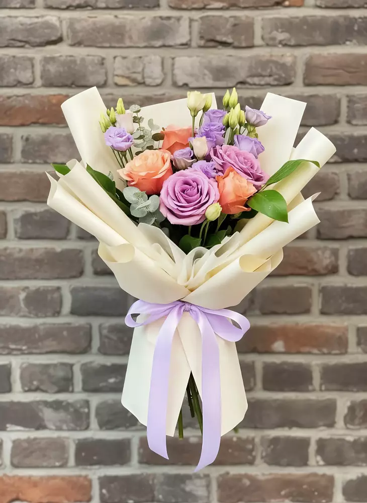 Букет цветов из: Лизиантусы и Розы в Садовом Воронежской области