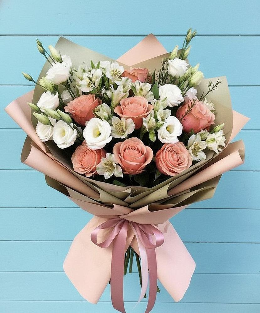 Букет цветов из: Розы, Альстромерии и Лизиантусы в Садовом Воронежской области