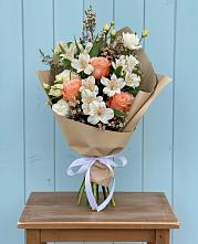 Букет цветов из:  Альстромерии, Лизиантусы, Розы и Хризантемы в Садовом Воронежской области