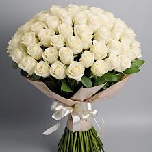 Букет 101 беля роза Белоснежка в Садовом Воронежской области