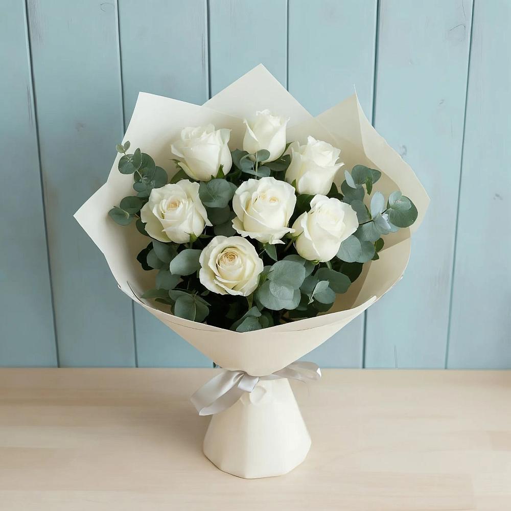 Букет Белые розы в Эвкалипте в Садовом Воронежской области