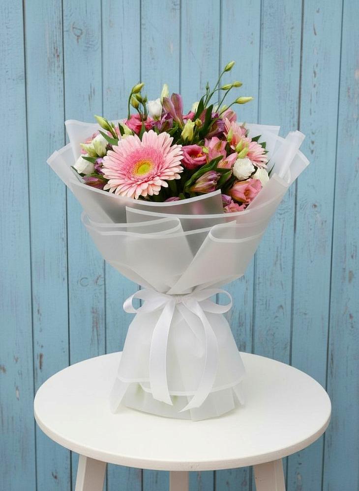 Букет цветов из: Герберы, Альстромерии и Лизиантусы в Садовом Воронежской области