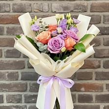 Букет цветов из:  Лизиантусы и Розы в Садовом Воронежской области