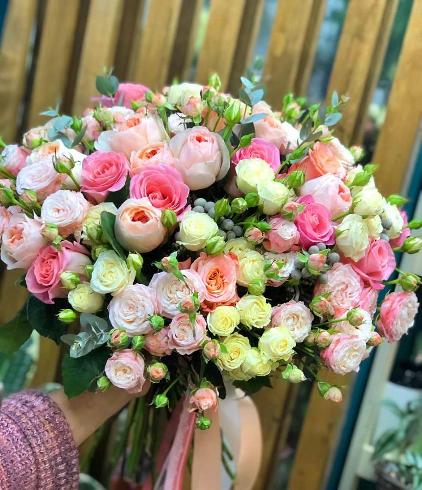 Букет цветов из: Розы в Садовом Воронежской области