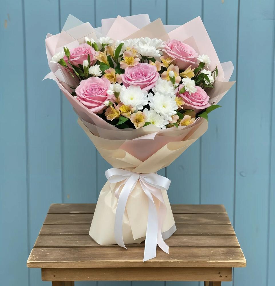 Букет цветов из: Гвоздики, Орхидеи и Розы в Садовом Воронежской области