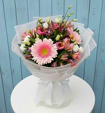 Букет цветов из:  Герберы, Альстромерии и Лизиантусы в Садовом Воронежской области