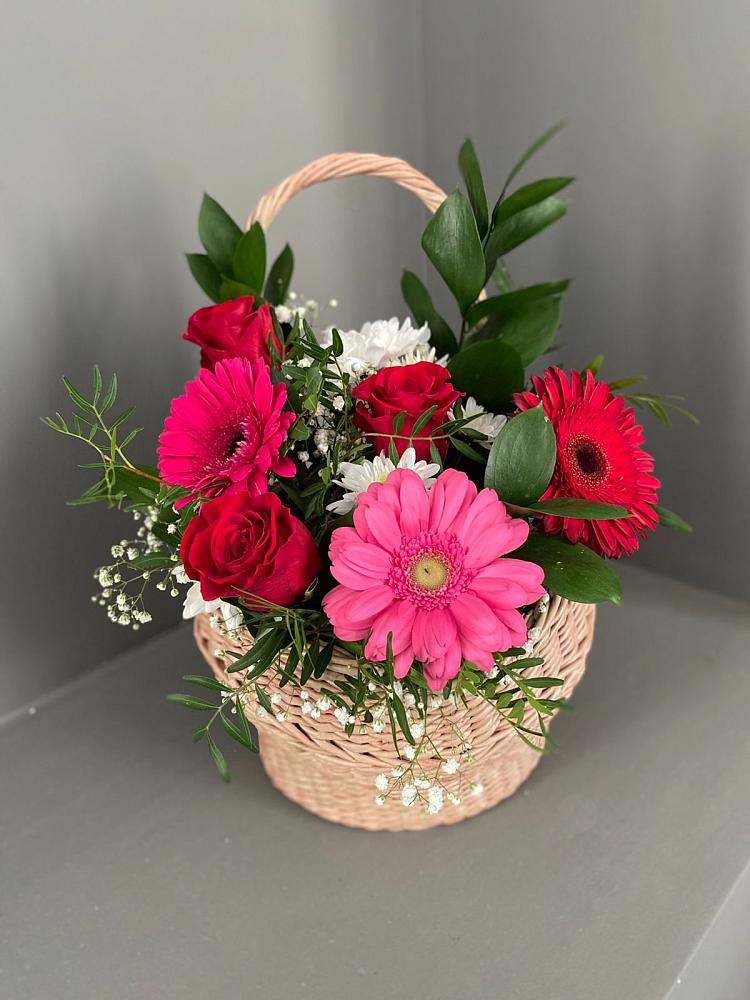 Цветочная композиция из Розы, Хризантемы и Герберы в корзине в Садовом Воронежской области