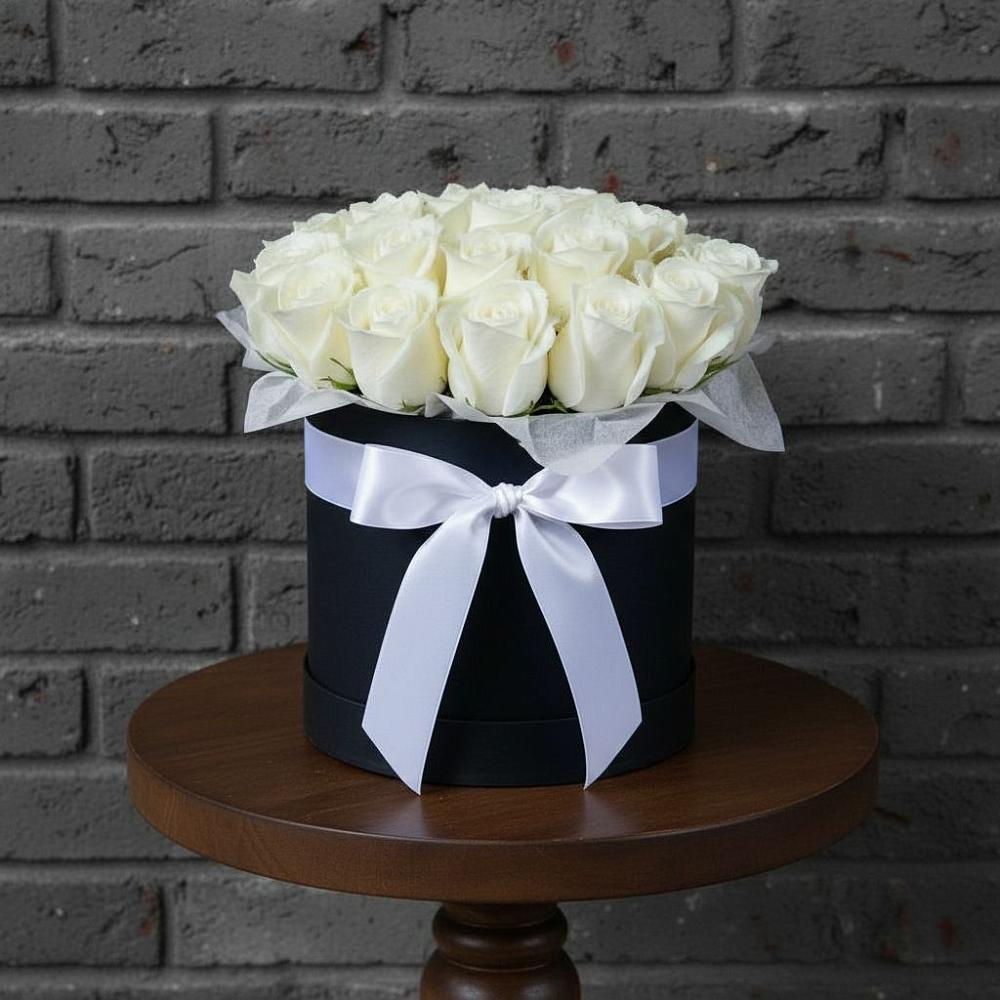 Цветочная композиция из Розы в шляпной коробке в Садовом Воронежской области