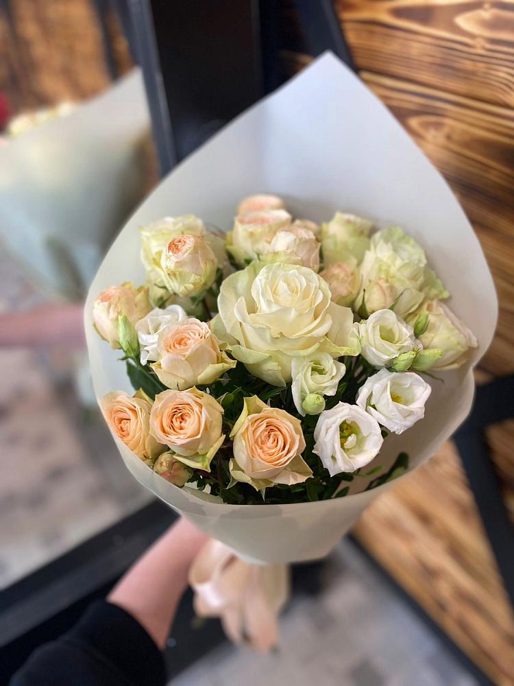 Букет цветов из: Розы и Лизиантусы в Садовом Воронежской области