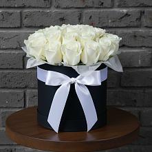 Цветочная композиция из Розы в шляпной коробке в Садовом Воронежской области