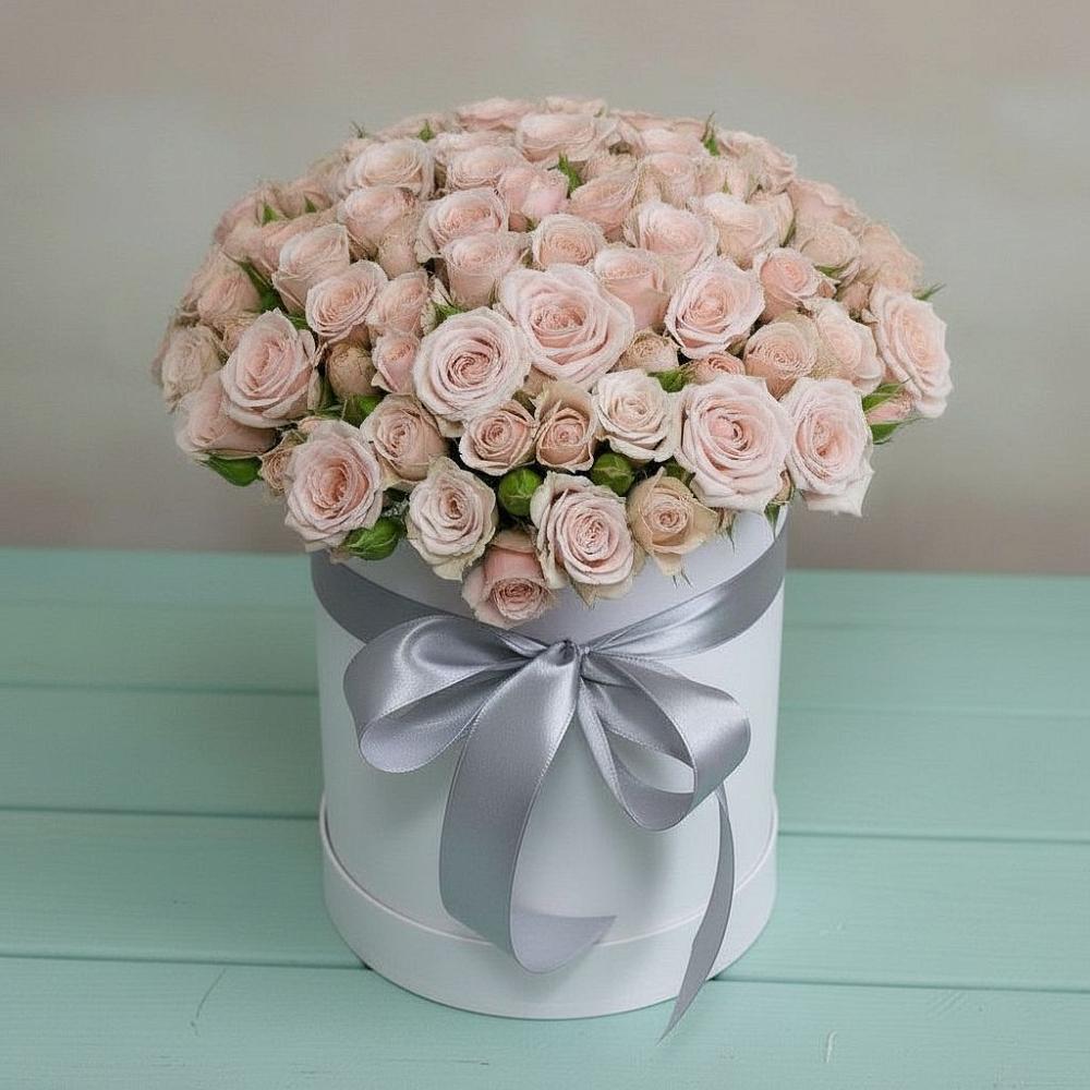 Цветочная композиция из Розы в шляпной коробке в Садовом Воронежской области